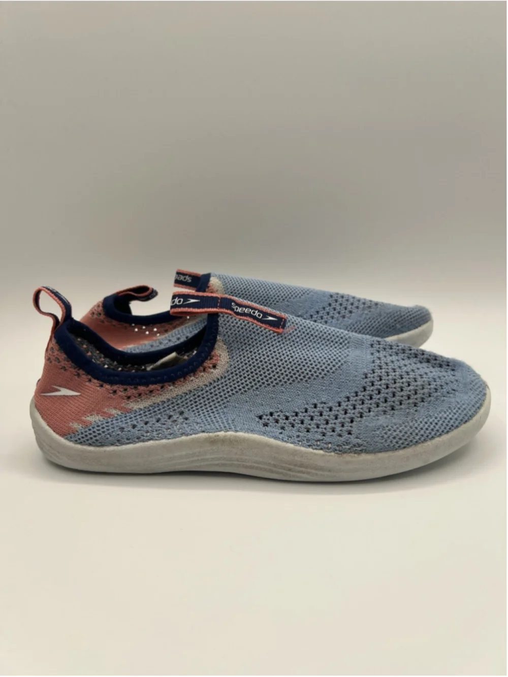Speedo Water Shoes Woman’s Size Small 5-6 Blue Mesh Top Rubber Sole Pull-On